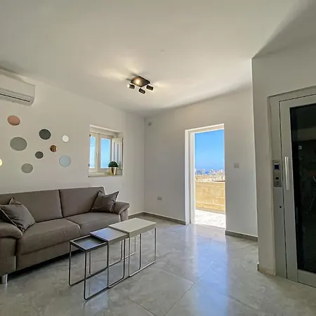 Designer Duplex Penthouse In * Floriana