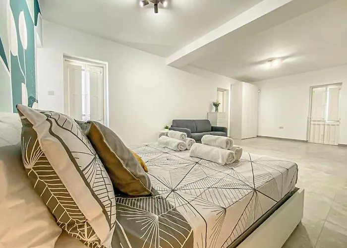 アパート Designer Duplex Penthouse In フロリアーナ