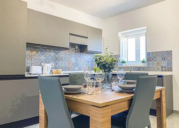 Designer Duplex Penthouse In *