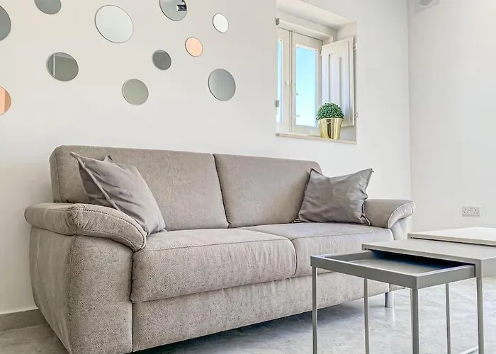 Designer Duplex Penthouse In *